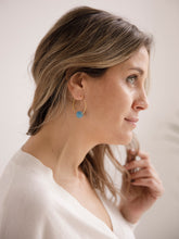 Cargar imagen en el visor de la galería, PENDIENTES CIRA AZUL ORO
