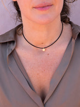 Cargar imagen en el visor de la galería, COLLAR ENARA NEGRO ORO