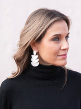 Cargar imagen en el visor de la galería, PENDIENTES SELENA PLATA