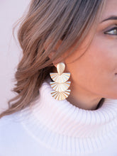 Cargar imagen en el visor de la galería, PENDIENTES SELENA ORO