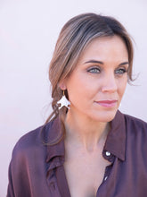 Cargar imagen en el visor de la galería, PENDIENTES KORA BLANCOS