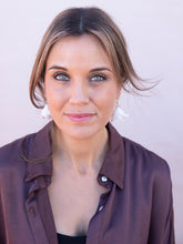 Cargar imagen en el visor de la galería, PENDIENTES KORA BLANCOS