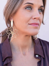 Cargar imagen en el visor de la galería, PENDIENTES SALMA ORO
