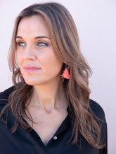 Cargar imagen en el visor de la galería, PENDIENTES KORA CORAL