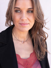 Cargar imagen en el visor de la galería, COLLAR GURE ROSA Y GRIS