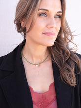 Cargar imagen en el visor de la galería, COLLAR ENARA VERDE ORO