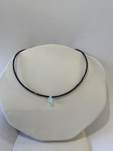 Cargar imagen en el visor de la galería, COLLAR GURE NEGRO Y AZUL