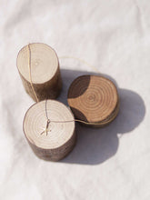 Cargar imagen en el visor de la galería, Collar oro estrella de mar 15x10mm oro mate, cadena sencilla 0,7mm bañada en oro y 37cm de largo con extensión para poder colocar a diferentes medidas.