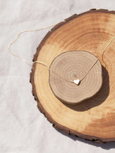 Cargar imagen en el visor de la galería, Collar oro corazon liso de 6x6,5mm oro mate, cadena sencilla 0,7mm bañada en oro y 37cm de largo con extensión para poder colocar a diferentes medidas.