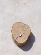 Cargar imagen en el visor de la galería, Collar oro coronita de 5x6mm oro mate y detalle cuentas de cristal lila 2mm, cadena sencilla de 0,7mm bañada en oro y 37cm de largo con extensión.