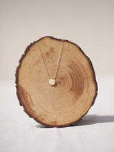 Cargar imagen en el visor de la galería, Collar oro chapa lisa de 12mm oro mate, cadena sencilla 0,7mm bañada en oro, de 37 cm de largo con extensión para poder colocar a diferentes medidas.