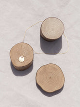 Cargar imagen en el visor de la galería, Collar oro chapa lisa de 12mm oro mate, cadena sencilla 0,7mm bañada en oro, de 37 cm de largo con extensión para poder colocar a diferentes medidas.