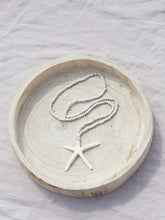 Cargar imagen en el visor de la galería, Collar estrella natural bolitas de madera
