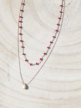 Cargar imagen en el visor de la galería, Collar oro doble con cadena de rosario oro mate y cristal granate 3x2mm. Cadena de 0,7mm bañada en oro y lágrima facetada 8x5mm, de 37cm con extensión.