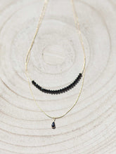 Cargar imagen en el visor de la galería, Collar oro doble negro con detalle lágrima esmaltada con cadena doble, una sencilla de 0,7mm y otra con cristal negro de 2mm y 37 cm de largo con extensión.