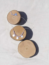 Cargar imagen en el visor de la galería, Collar de monedas turcas en plata mate de 10x7mm y cristal lila de 2mm con cadena sencilla 0,7mm de latón bañada en plata y largo de 37cm con extensión para colocar a diferentes medidas.