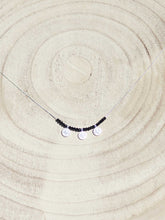 Cargar imagen en el visor de la galería, Collar de monedas turcas en plata mate de 10x7mm y cristal negro de 2mm con cadena sencilla 0,7mm de latón bañada en plata y largo de 37 cm con extensión para colocar a diferentes medidas.