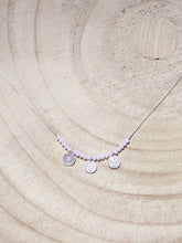 Cargar imagen en el visor de la galería, Collar de monedas turcas en plata mate de 10x7mm y cristal rosa palo de 2mm con cadena sencilla 0,7mm de latón bañada en plata y largo de 37 cm con extensión para colocar a diferentes medidas.