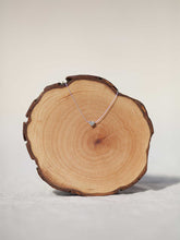 Cargar imagen en el visor de la galería, Collar de corazón 6x6,5mm Plata brillo con cadena sencilla 0,7mm de latón bañada en Plata y con un largo de 37 cm con extensión para poder colocar a diferentes medidas.