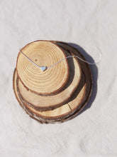 Cargar imagen en el visor de la galería, Collar de corazón 6x6,5mm Plata brillo con cadena sencilla 0,7mm de latón bañada en Plata y con un largo de 37 cm con extensión para poder colocar a diferentes medidas.