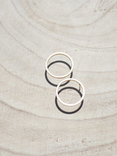 Cargar imagen en el visor de la galería, Pendientes aro maxi 23mm bañado en Oro mate.