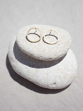 Cargar imagen en el visor de la galería, Pendientes aro maxi 23mm bañado en Oro mate.