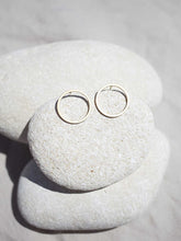 Cargar imagen en el visor de la galería, Pendientes aro maxi 23mm bañado en Oro mate.