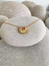 Cargar imagen en el visor de la galería, Collar oro medio sol de 15x7mm con bolita de cristal coral 2mm y cadena sencilla de 0,7mm bañada en oro y un largo de 37cm con extensión.