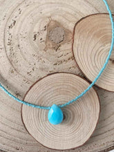 Cargar imagen en el visor de la galería, Collar oro miyuki lagrima/turquesa de 37cm de largo con cristal japonés y lágrima central en color turquesa y extensión para diferentes medidas.
