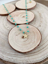 Cargar imagen en el visor de la galería, Collar oro estrella rosario, estrella oro mate de 8mm con cadena de rosario en turquesa de 37 cm de largo y extensión para poner a diferentes medidas.