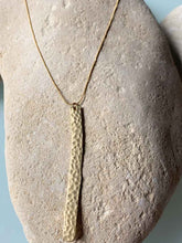 Cargar imagen en el visor de la galería, Collar oro tira martilleada, con cadena sencilla de 0,7mm bañada en oro y 41cm de largo y pieza central de tira martilleada de 62x3mm con extensión.