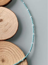 Cargar imagen en el visor de la galería, Collar oro miyuki cristal/turquesa, de 37cm con miyuki cristal japones de 11/0 intercalado con cuentas de cristal facetado en turquesa de 2mm con extension.