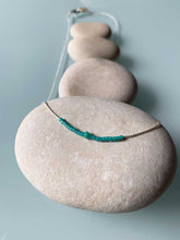 Cargar imagen en el visor de la galería, Collar plata cadena miyuki/turquesa de 37cm de largo, cuentas de cristal japonés turquesa y pieza central de cristal turquesa facetado de 2mm, con extensión.