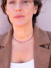 Cargar imagen en el visor de la galería, COLLAR MARGARITA ROSA OSCURO
