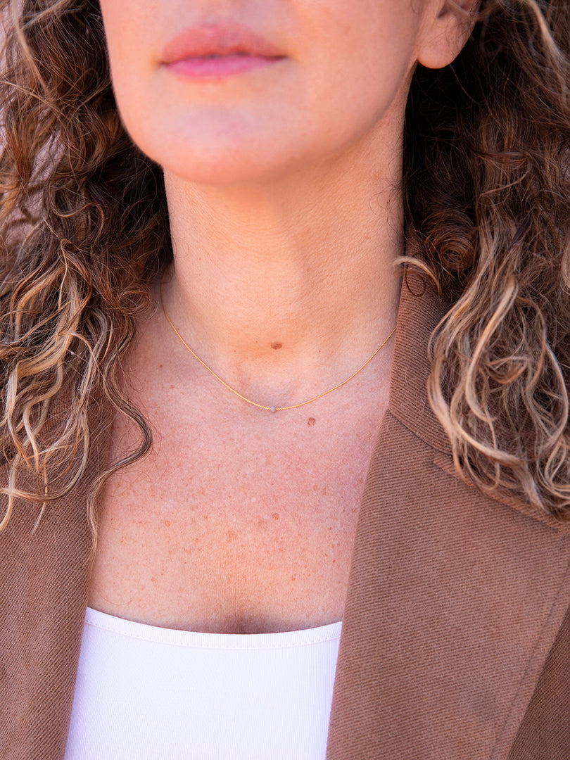 COLLAR RENATA GRIS ORO
