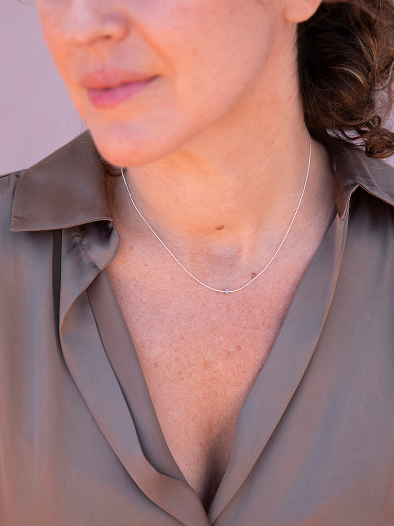 COLLAR RENATA GRIS PLATA