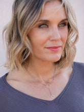 Cargar imagen en el visor de la galería, COLLAR CLAUDIA GRIS
