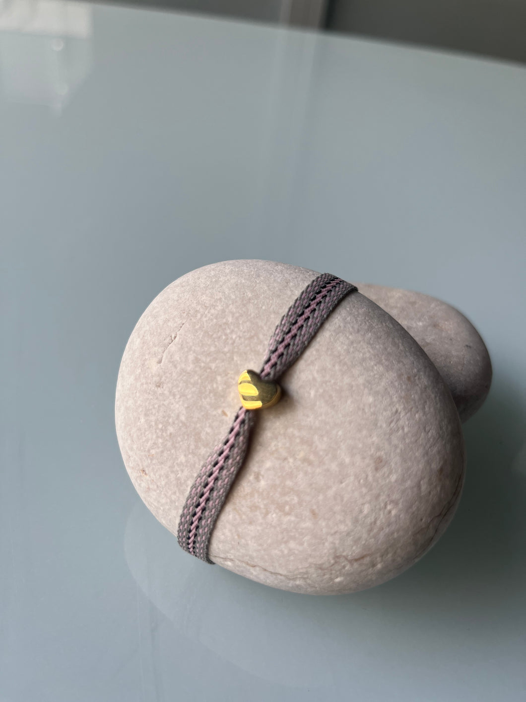 PULSERA CALISTA TONOS GRISES CORAZON ORO