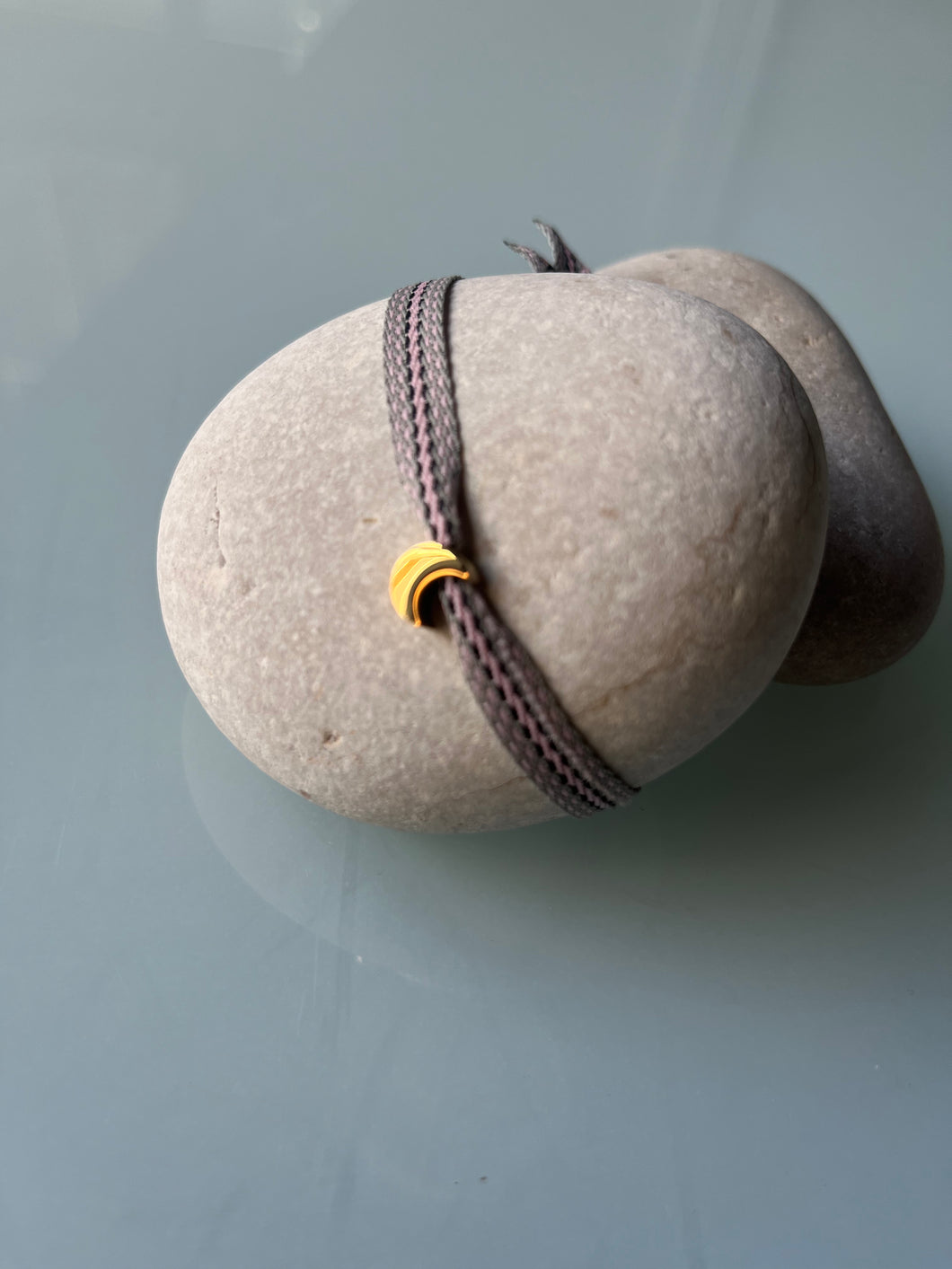 PULSERA CALISTA TONOS GRISES LUNA ORO