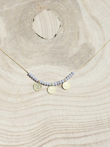 Collar oro monedas gris, monedas turcas en oro mate de 10x7mm y cristal gris 2mm con cadena sencilla 0,7mm bañada en oro y 37 cm de largo con extensión.