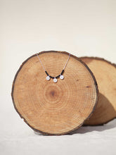 Cargar imagen en el visor de la galería, Collar de monedas turcas en plata mate de 10x7mm y cristal negro de 2mm con cadena sencilla 0,7mm de latón bañada en plata y largo de 37 cm con extensión para colocar a diferentes medidas.
