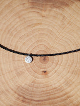 Cargar imagen en el visor de la galería, Collar de rocalla negra y moneda turca 10x7mm Plata mate. CADENA: cuentas de rocalla negra. LARGO: 37 cm con extensión para poder colocar a diferentes medidas.
