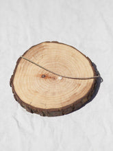 Cargar imagen en el visor de la galería, Collar rocalla y moneda turca de 10x7mm en oro mate con cadena de rocalla color visón y 37 cm de largo, extensión para poder colocar a diferentes medidas.
